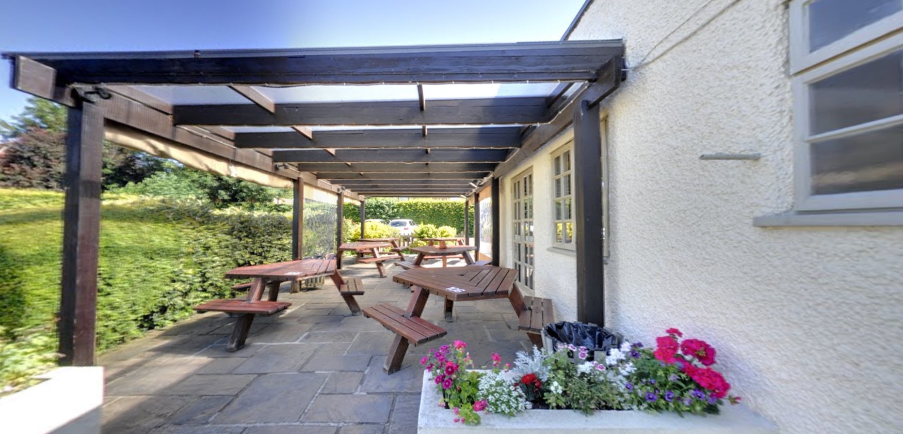 Outside Patio dining at Cowper Arms Digswell Pub